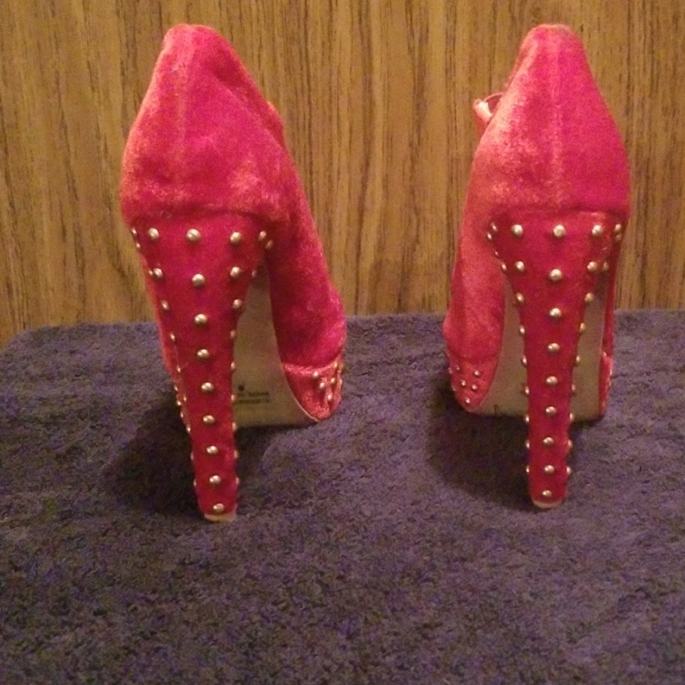 Red Chic Shoes - Picture 3 of 4